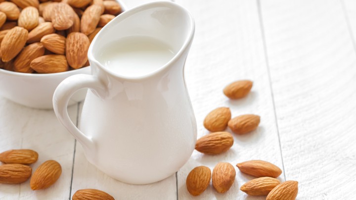 What’s the Deal with Low FODMAP Almond Milk?